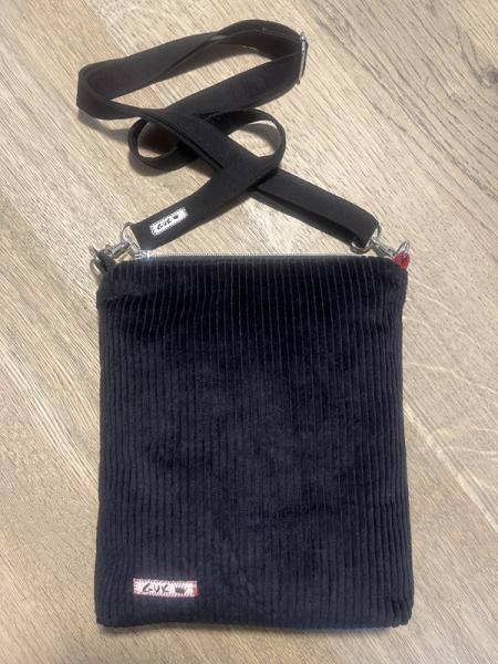 "Flickenwerk II/5" (schwarz-rot) - HEXENMOTIV - Designerstoff von Alexander Henry